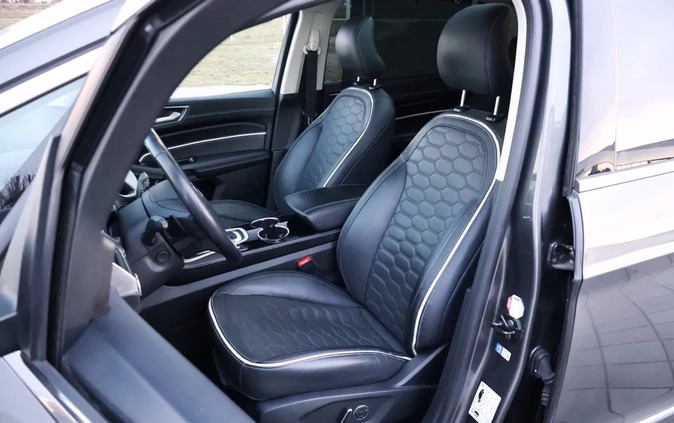 Ford S-Max cena 124230 przebieg: 168924, rok produkcji 2017 z Gdańsk małe 781